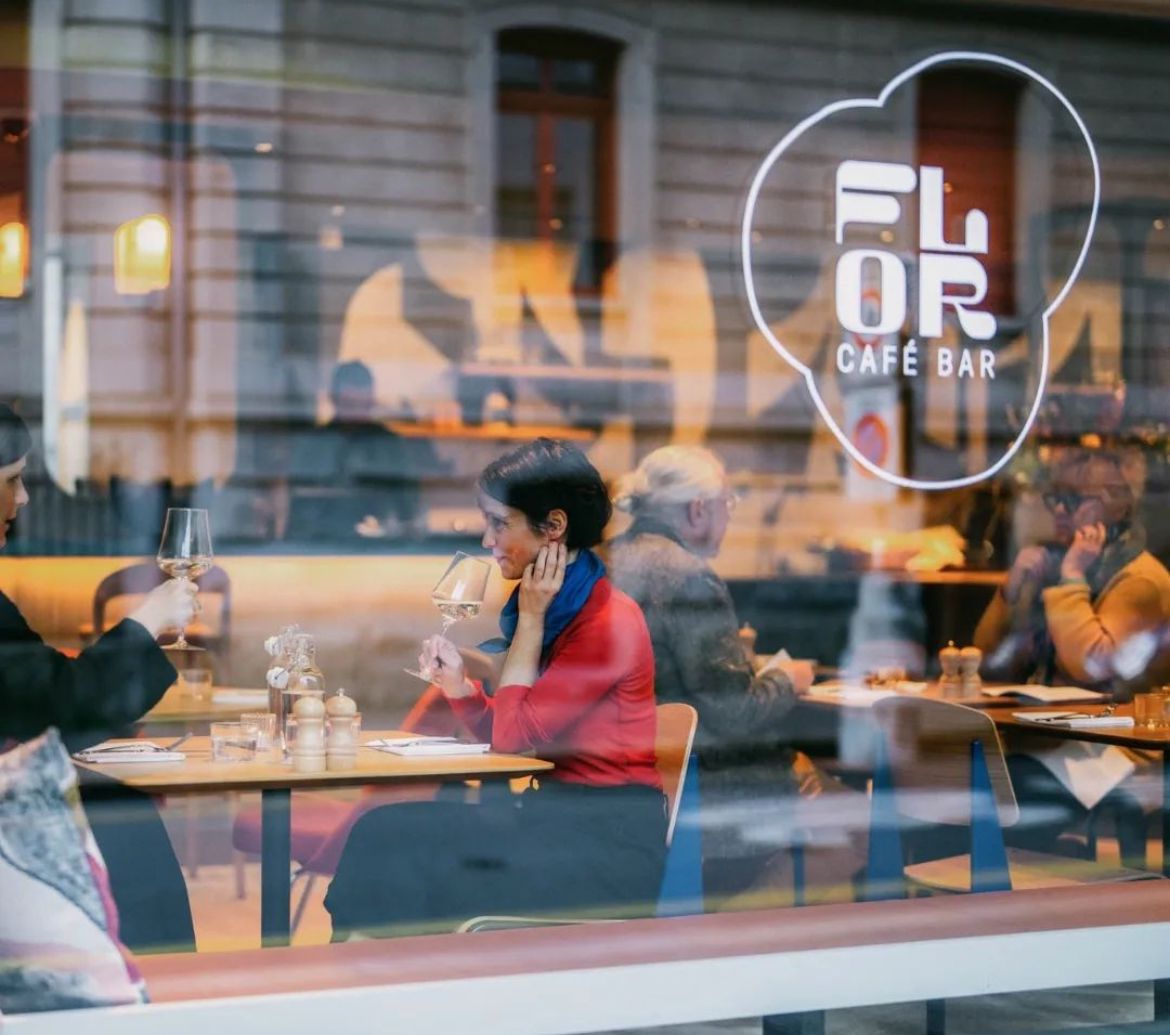 Flor Café Bar: Machen Sie es sich bequem im neuen Wohnzimmer des Seefeld-Quartiers